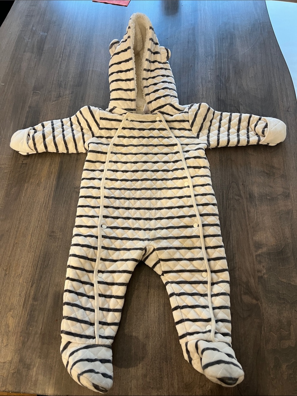 Nordstrom Striped Hooded Baby Unisex One-Piece Snowsuit-Cream & Black Size 6-9M
